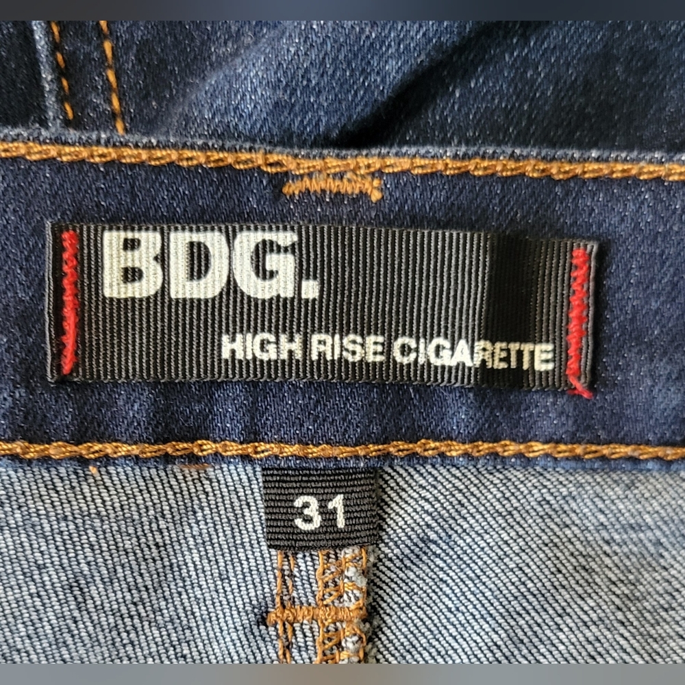 BDG High Rise Denim Cigarette shorts - Picture 3 of 4
